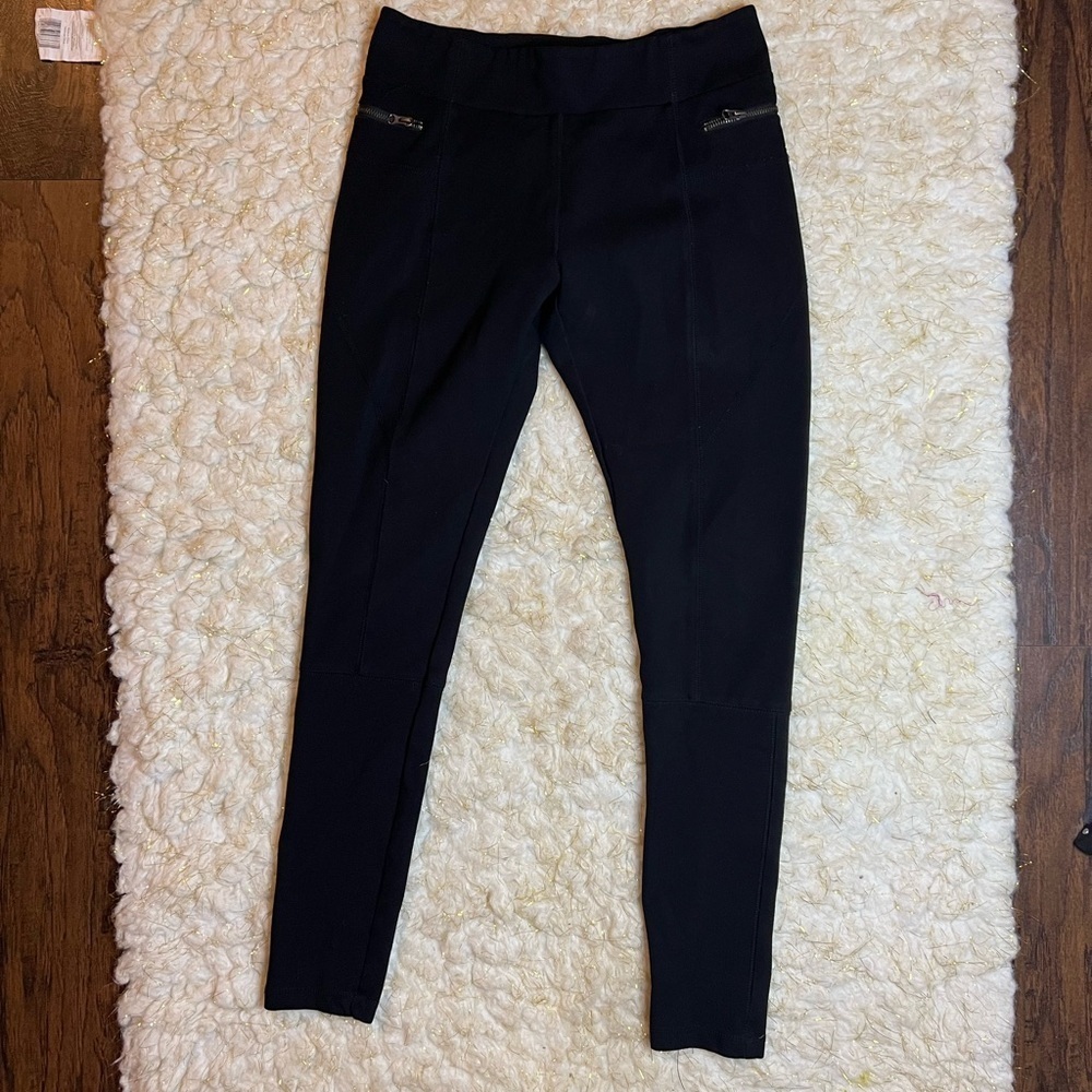 ⭐️ Romeo & Juliet High Waisted Leggings - Picture 2 of 5